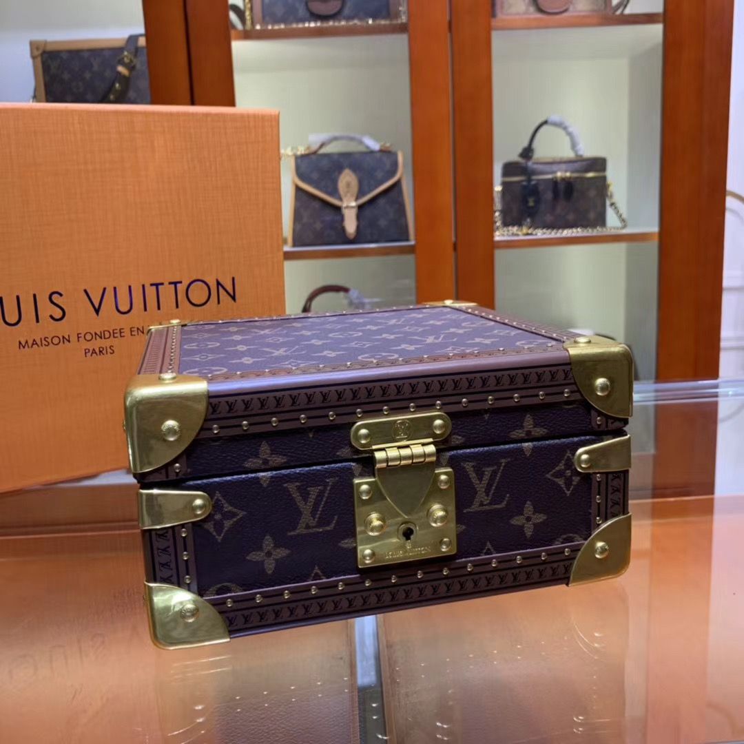 Винтажный сундучок Louis Vuitton  для хранения украшений