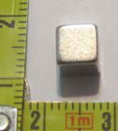 Неодимовый магнит куб 4x4x4 мм N33