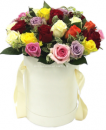 Шляпная коробка с разноцветными розами