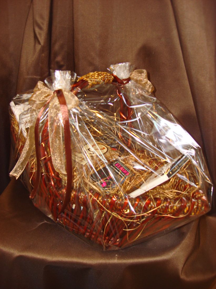 Корзина "Эксклюзив" с кофе и шоколадом - подарочный набор.