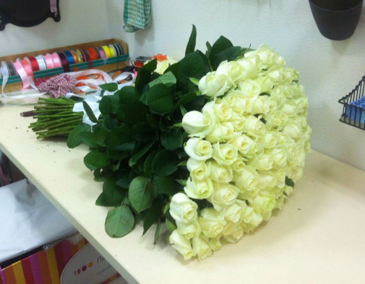 51 белая роза 50 см