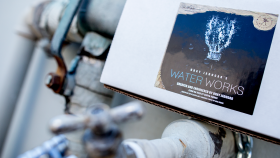 "Остановка воды" Paul Harris Presents Water Works (DVD and Gimmicks) by Uday Jadugar & Paul Harris