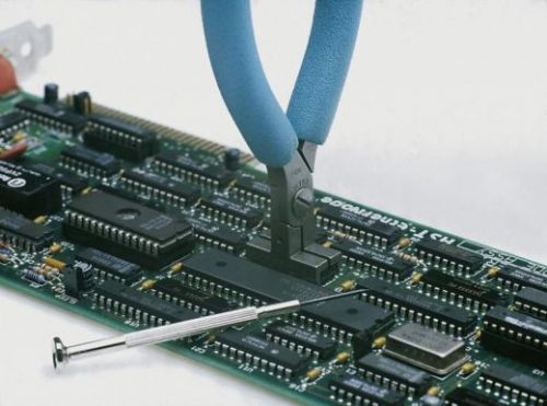 Специальные плоскогубцы Erem 505С для работы с IC и SMD компонентами
