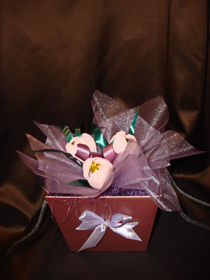 Тюльпаны - подарочный набор с кофе и конфетами