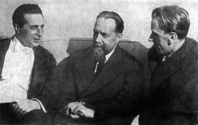 слевавв направо - М.Паверман, Н.Я.Мясковский, Д.Кабалевский. 1936 г.