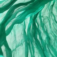 Зеленый шарф для девушки. Изумрудный шелковый шарф из Индии, купить в Москве