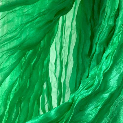 Зелёный шарф из натурального жатого шелка, купить в Москве.
