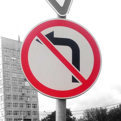 Дорожный знак 3.18.2 - "Поворот налево запрещен"