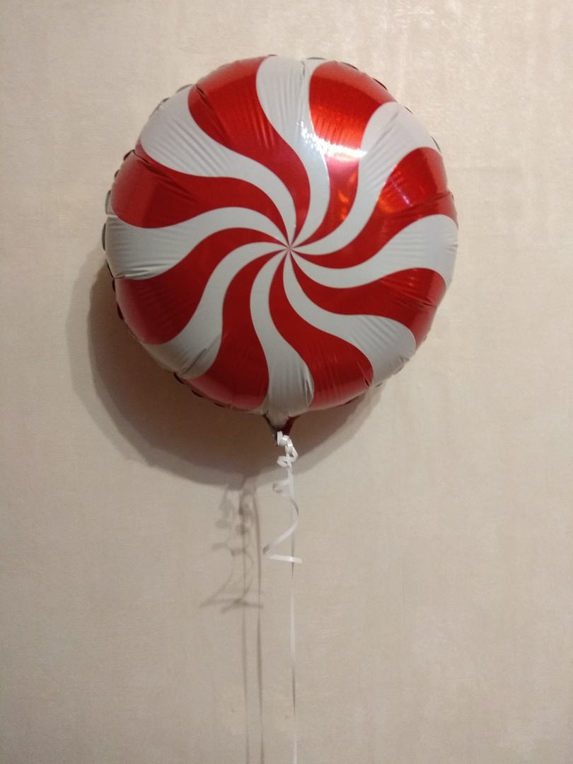 Леденец красный шар фольгированный с гелием