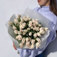 Букет белых пионовидных тюльпанов