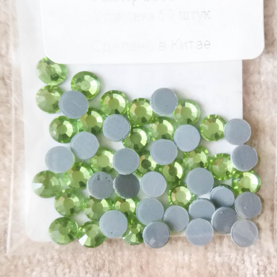 Стразы стеклянные клеевые, цвет Светло-Зеленый, SS16, 50 шт/упак