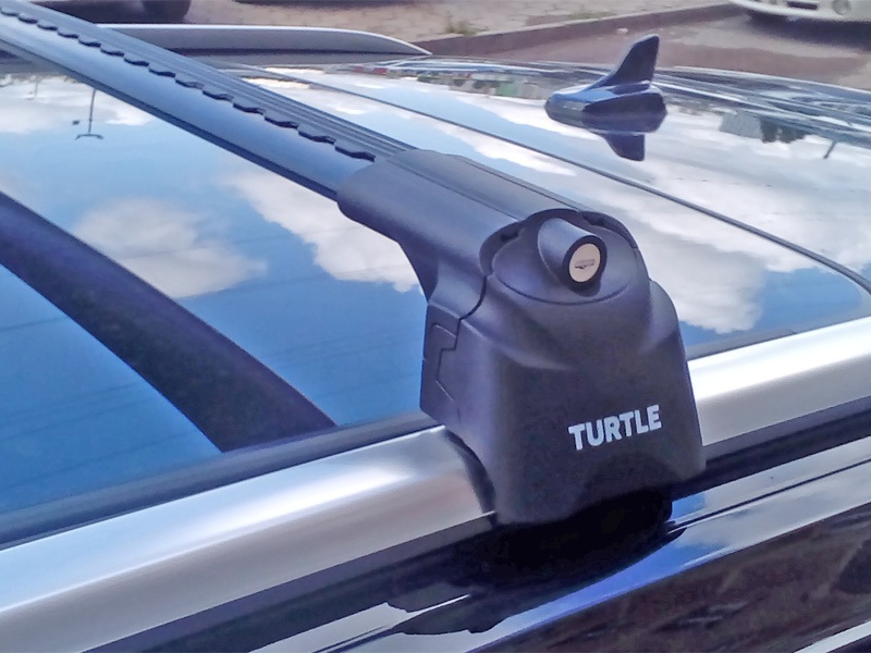 Багажник на интегрированные рейлинги Turtle Air 2, аэродинамические дуги (черный цвет)