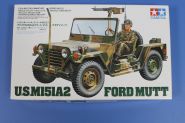 Амер. джип M151A2 Ford Mutt (варианты сборки-армейский и морской) с пулеметом М60 и водителем.