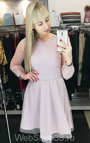 Розовое блестящее платье с сеткой и пышной юбкой