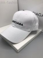 Белая бейсболка Balenciaga (Кристобаль Баленсиага)
