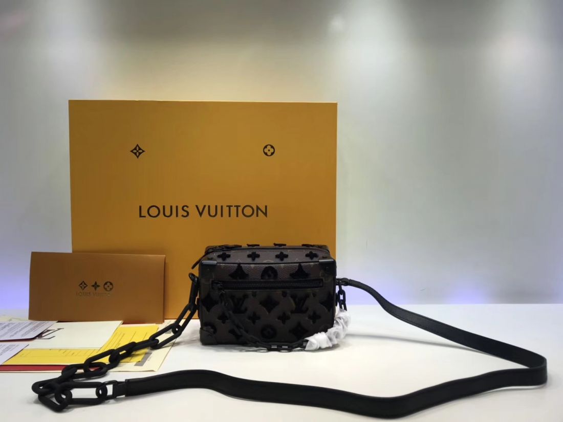 Клатч Louis Vuitton Mini Soft Trunk