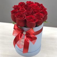 Акция! 15 красных роз в шляпной коробке
