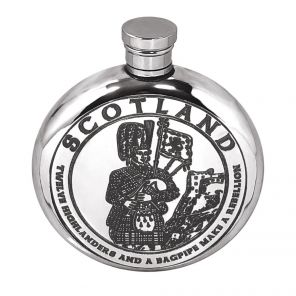 Фляжка круглая из британского пьютера- Волынщик из Хайлендз, 6oz Round Highland Piper Flask