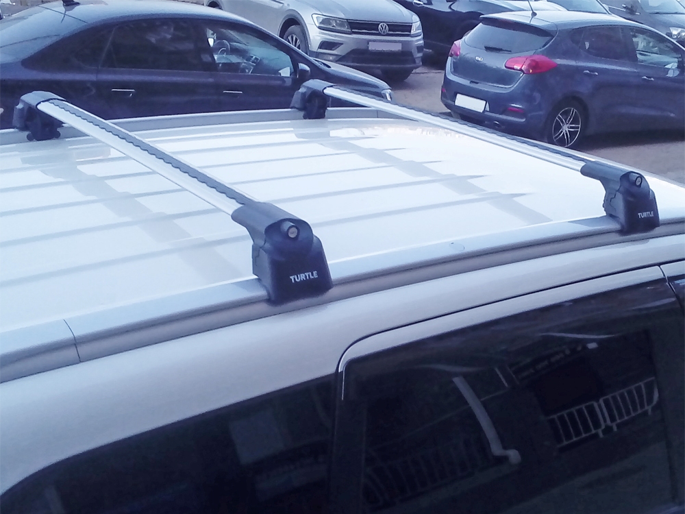 Багажник на крышу Mitsubishi Outlander 3, Turtle Air 2, аэродинамические дуги на интегрированные рейлинги (серебристый цвет)