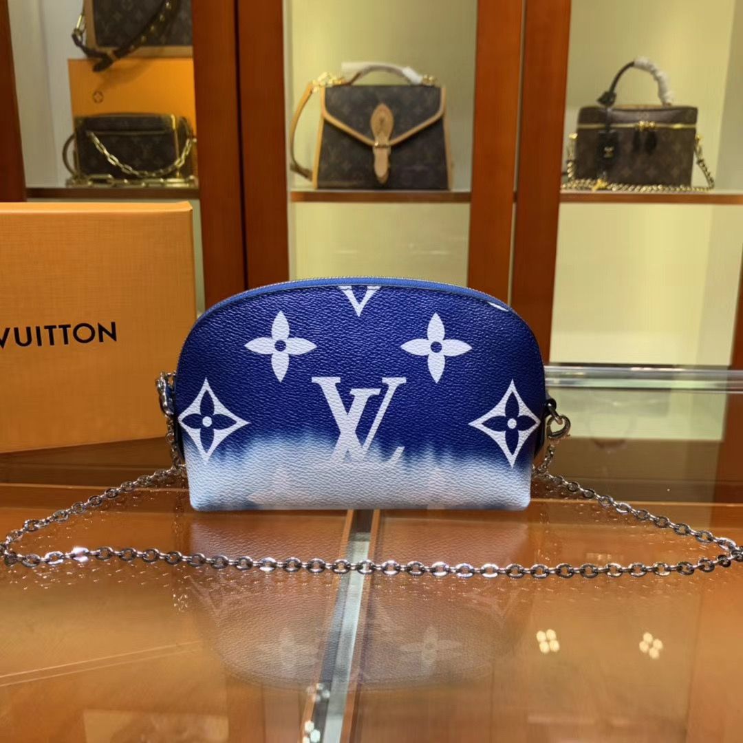 Косметичка Louis Vuitton на цепочке
