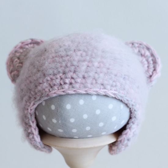 Вязаная шапочка Мишка серо-розовый меланж