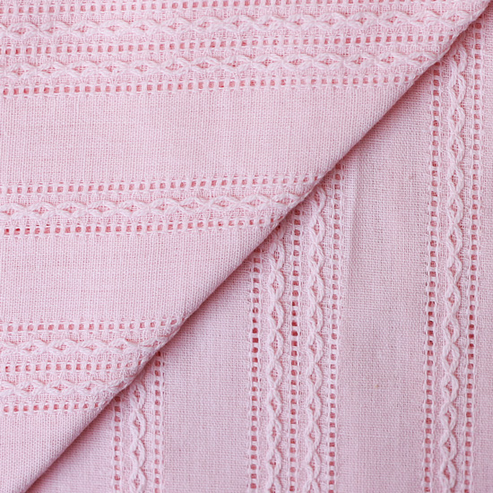 Лоскут ткани Хлопок с выработкой Шитьё на розовом 50х37