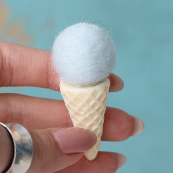 Кукольный аксессуар - рожок мороженого голубой, 5 см