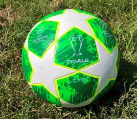 Мяч футбольный Champion league Finale 18 Top Training Зеленый