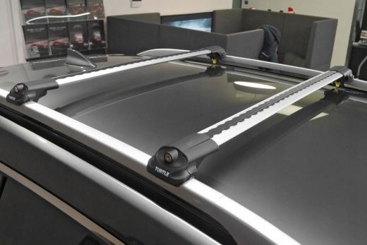 Багажник на крышу Turtle Air 1 (122 см), аэродинамические дуги на рейлинги (серебристый цвет)