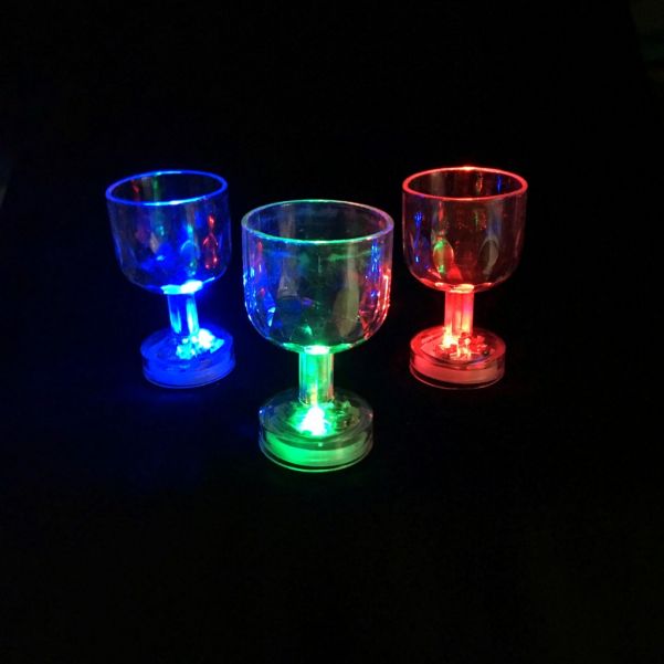 Мерцающая рюмка на ножке Light-up Liquid Activated Glass