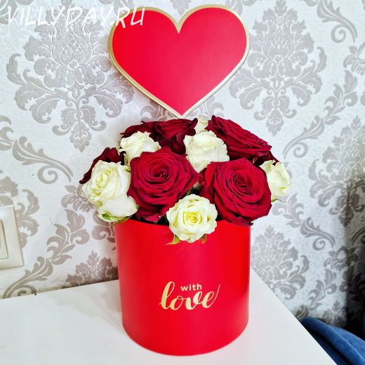 Коробка с цветами "Love"