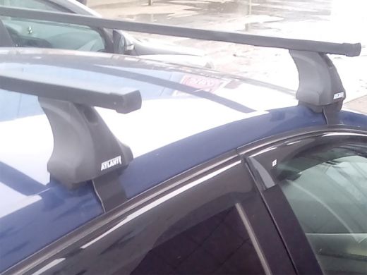 Багажник на крышу Hyundai i40, 2015-..., Атлант, стальные прямоугольные дуги (в пластике)