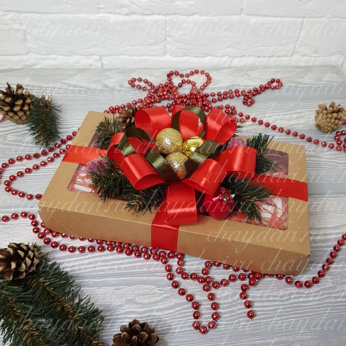 Коробка с чаем и сладостями "Красный новогодний бант"