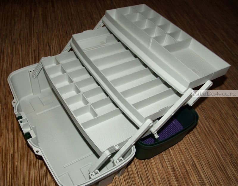 Ящик Plano 6203 с 3х уровневой системой хранения приманок и двумя боковыми отсеками на крышке