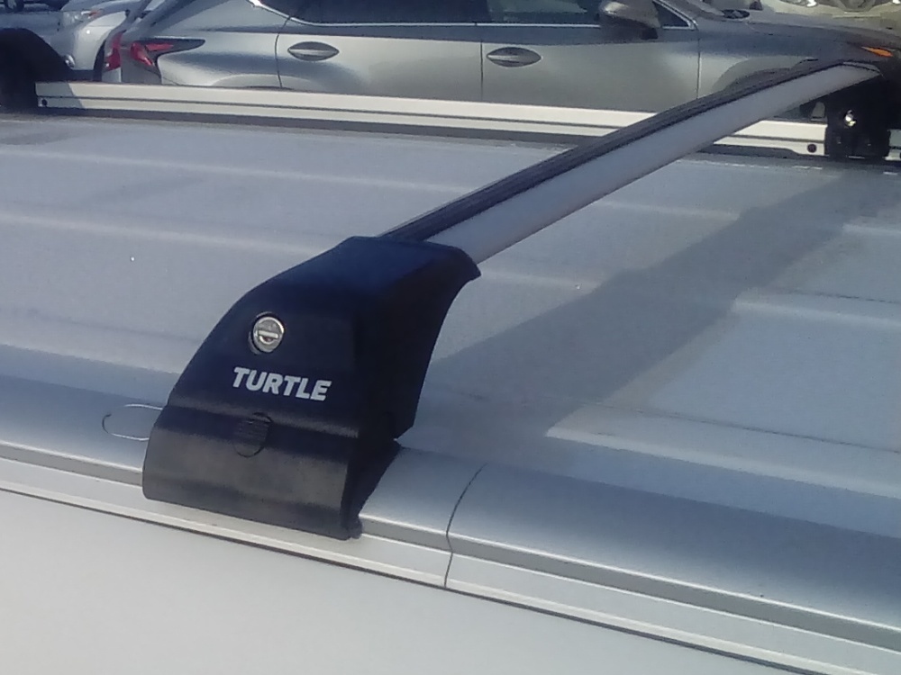 Багажник на интегрированные рейлинги Kia Soul, Turtle Tourmaline V2, крыловидные дуги (серебристый цвет)
