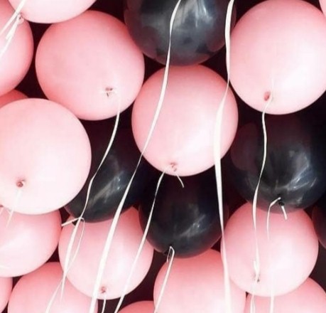 Ассорти розовый и черный латексных шаров с гелием