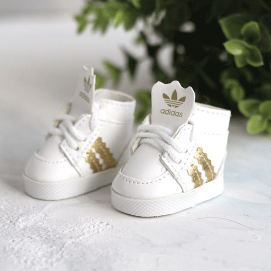 Обувь для кукол 5 см - Кроссовки высокие с язычком LUX белые с  золотым