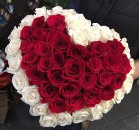 Букет сердце из 55 роз