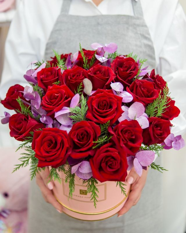 Коробка с цветами из 25 красных роз