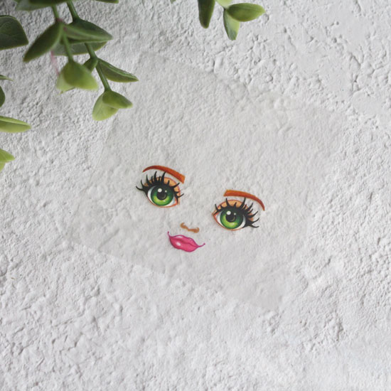 Термонаклейка для декорирования лица куклы с зелеными глазами