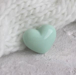 Кукольный аксессуар - Пуговица сердце мятное 2,5*2 см.
