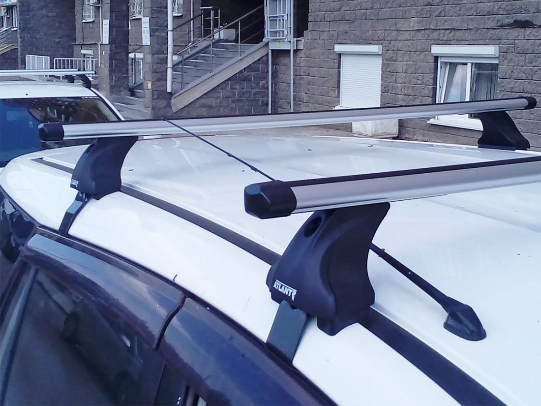 Багажник на крышу Nissan Wingroad Y12, Атлант, аэродинамические дуги Эконом, опора Е