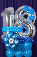 Композиция из шаров  с двумя цифрами , голубой и синий