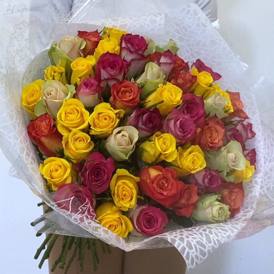 Акция: 51 разноцветная роза Кения