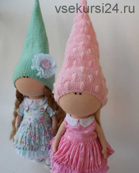 Мастер-класс по вязанию шапки-колпака с шишечками для куклы (Нелля Соколова)