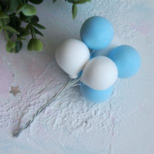 Аксессуар для куклы - Связка воздушных шаров голубые и белые