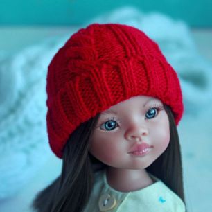 Вязаная шапочка-резинка для куклы - Красная