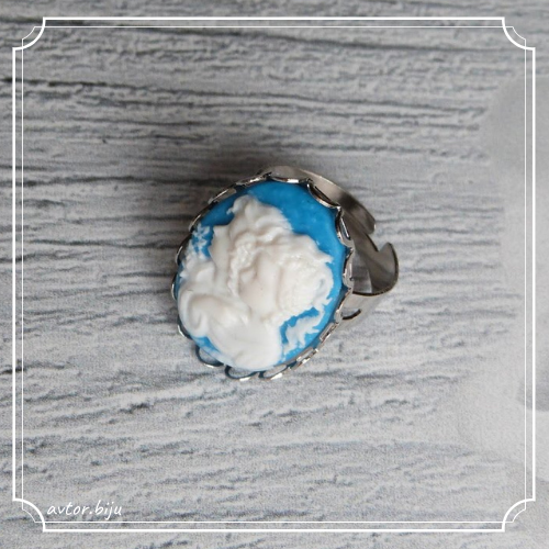 Кольцо с камеей Подружки фон голубой под серебро 18х25