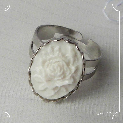 Кольцо с камеей Роза цвет белый под серебро 13х18