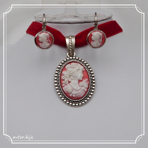 Комплект украшений с камеями Девушка (чокер 18х25 серьги 10) фон розовый под серебро
